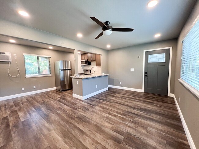 Building Photo - Remodeled 1 Bed, 1 Bath Apt Near McKinley ...
