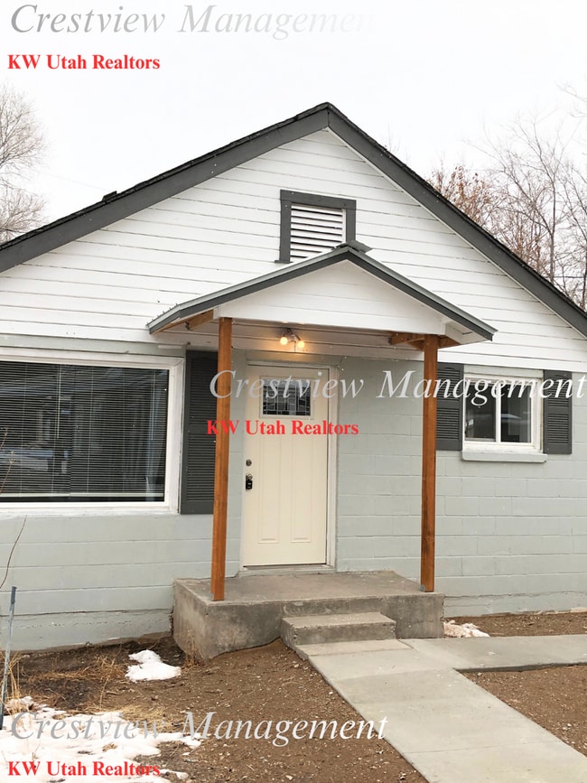 Building Photo - Monroe Blvd Duplex