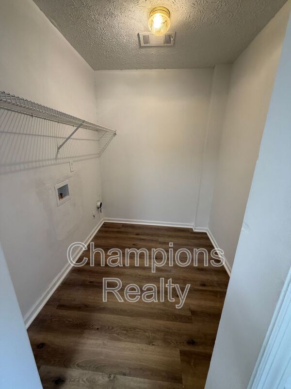 Foto del edificio - 1719 Celia Dr