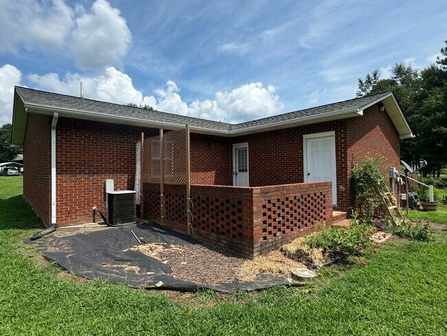 Building Photo - 2/1 Duplex in Polkville, NC -- 55+ community