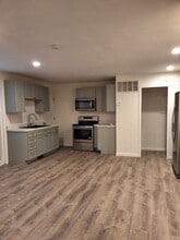 Building Photo - 3215 W Willow Knolls Dr