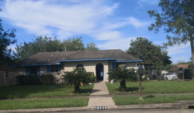 Classic white brick home, 4 bedroom, 2 bathroom - 10335 Glenkirk Dr