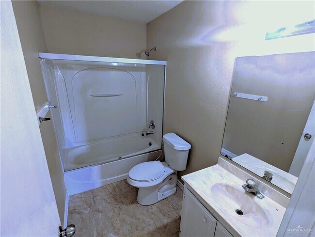 Foto del edificio - 1002 E Stonegate Dr