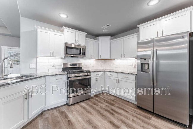 Building Photo - 410 Citation St