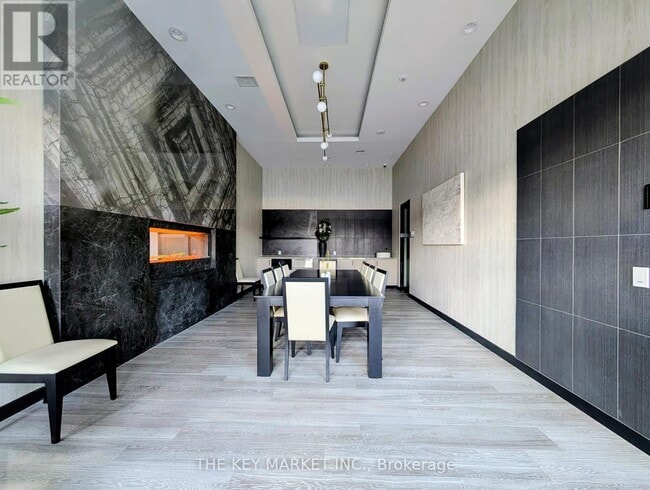 Photo du bâtiment - 8020 Derry Rd