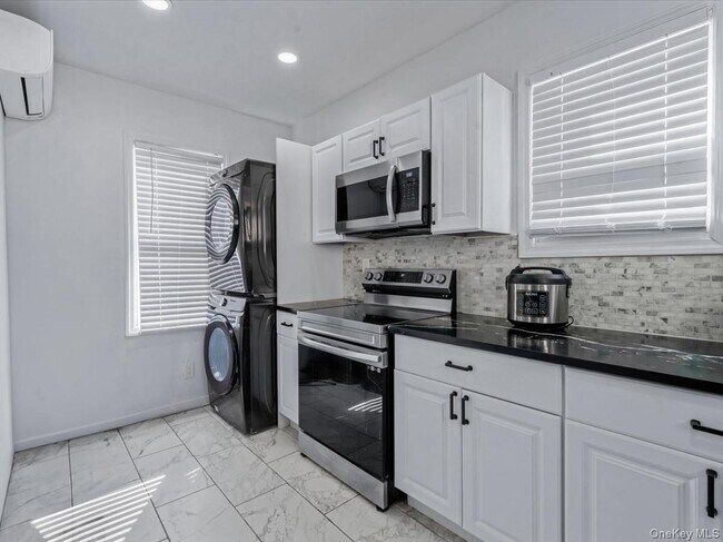 Foto del edificio - 21 James L L Burrell Ave