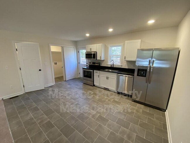 Building Photo - 203 Woodmount Dr