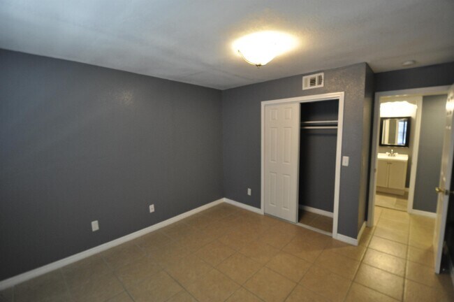 Foto del edificio - 7652 Forest City Rd
