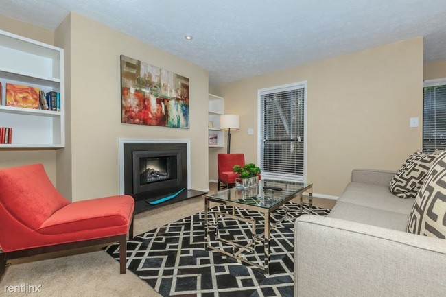 Building Photo - 8800 Dunwoody Pl