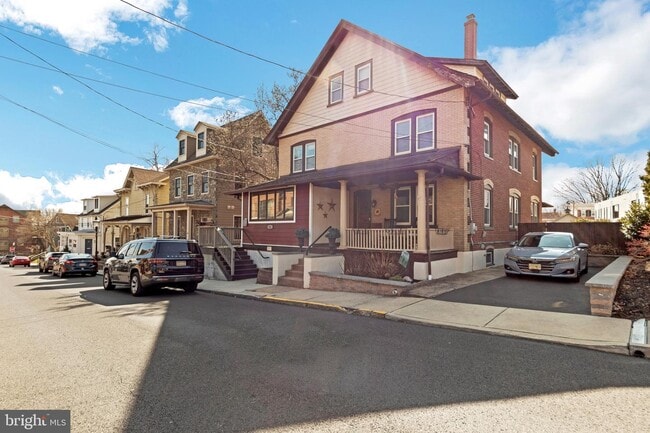 Building Photo - 64 S Hamilton St