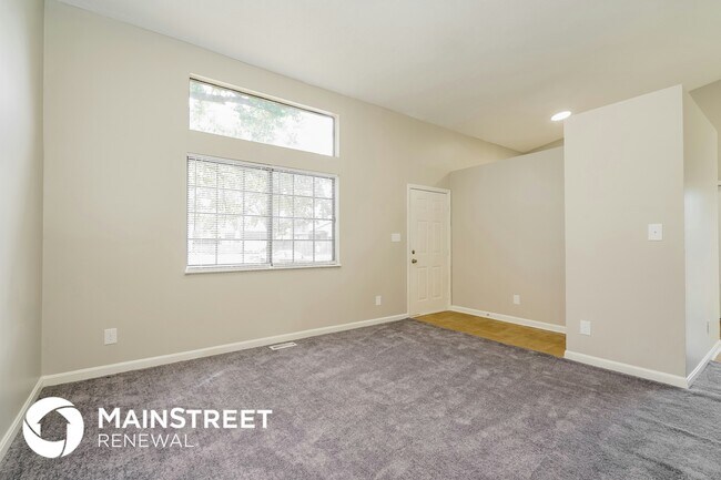 Foto del edificio - 532 Woods Crossing Dr