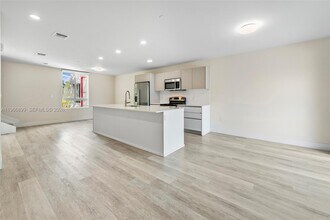 Building Photo - 2561 NE 193rd St