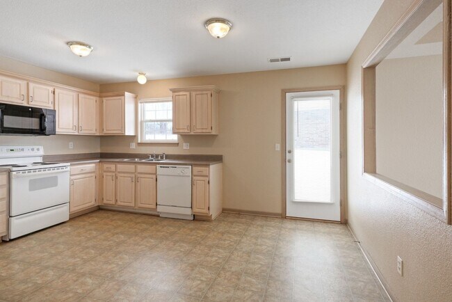 Foto del edificio - 2 bedroom 1.5 bath in Oak Grove-Available in July