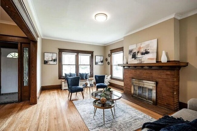 Building Photo - Amazing 5-Bedroom, 2.5 Bathroom Updated Ho...