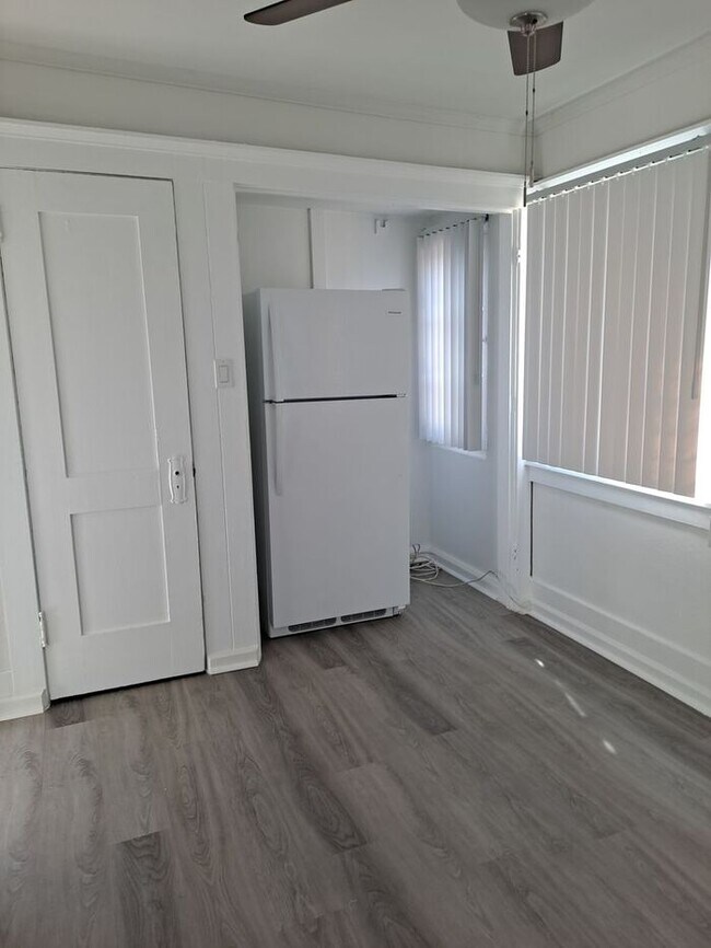 Building Photo - North Park- Jr 1 bedroom upstairs