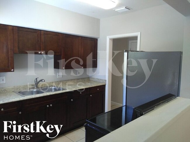 Building Photo - 4106 N Terrace Dr