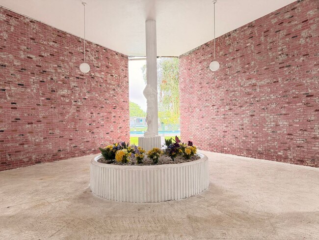 Photo - Two-bedroom apartment for rent in Margate