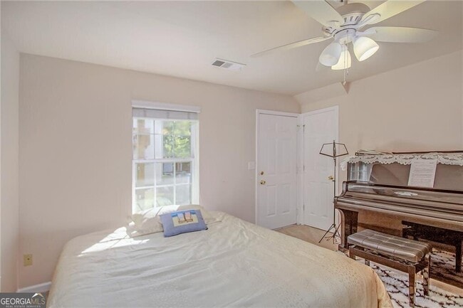 Building Photo - 2218 Landing Walk Dr