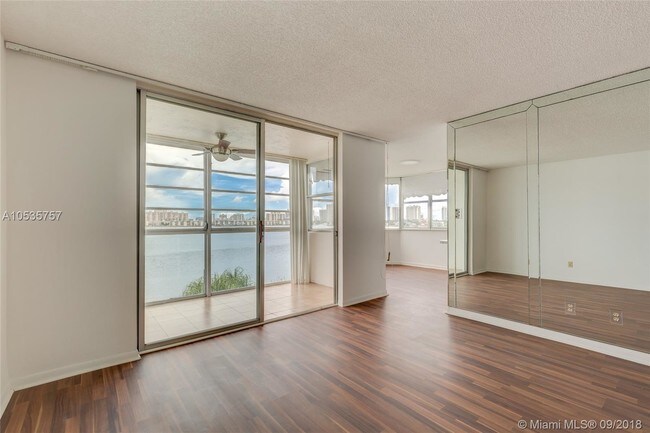 Building Photo - REEF NORTH CONDO