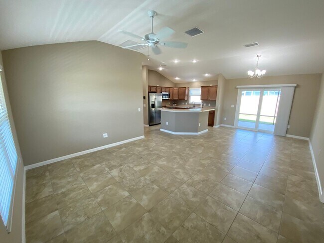 Building Photo - Beautiful Unfurnished 3 bed, 2 bath ANNUAL...