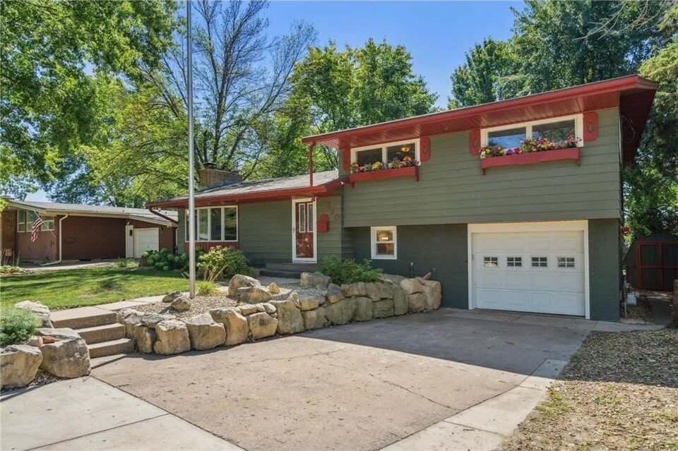 Foto principal - 330 18th St E