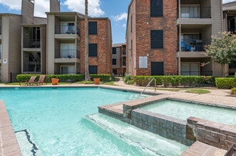 Building Photo - Huntington Glen