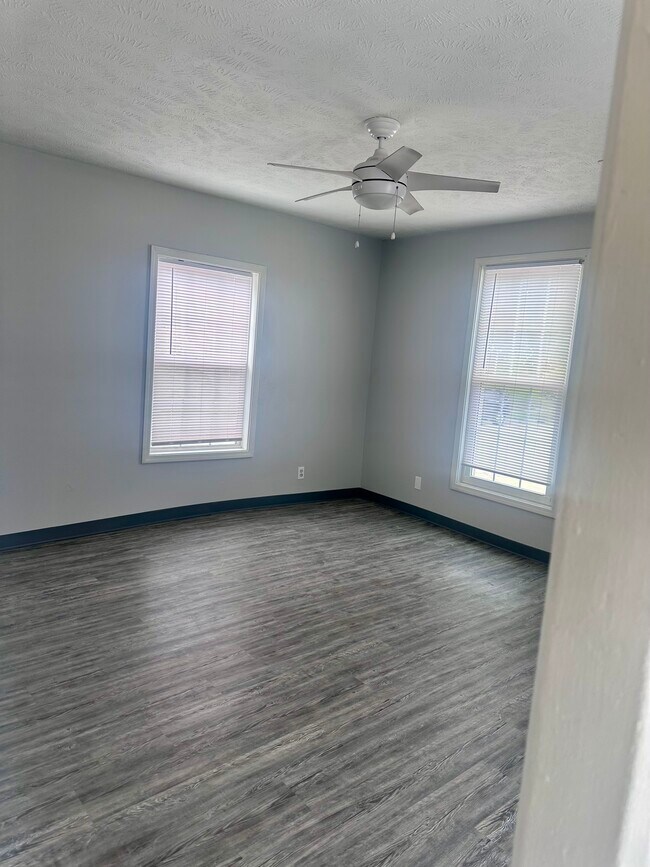 Foto del edificio - 930 Shelby Pkwy