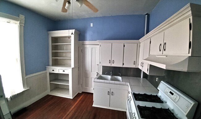 Vintage-y kitchen has been updated a bit to modern standards - 1372 S 300 E