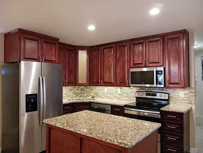 Photo - 300 Tulane Dr House