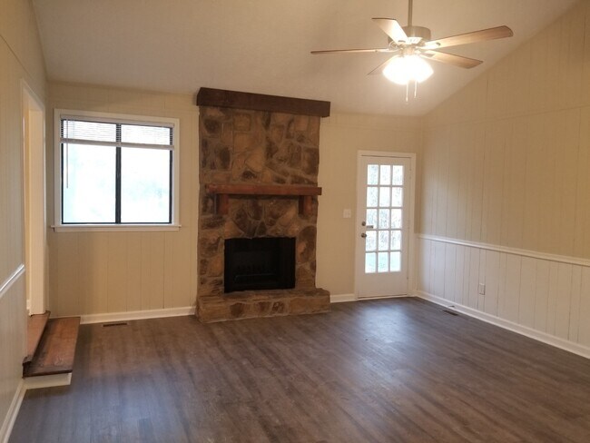 Foto del edificio - 1151 Elder Heights Dr