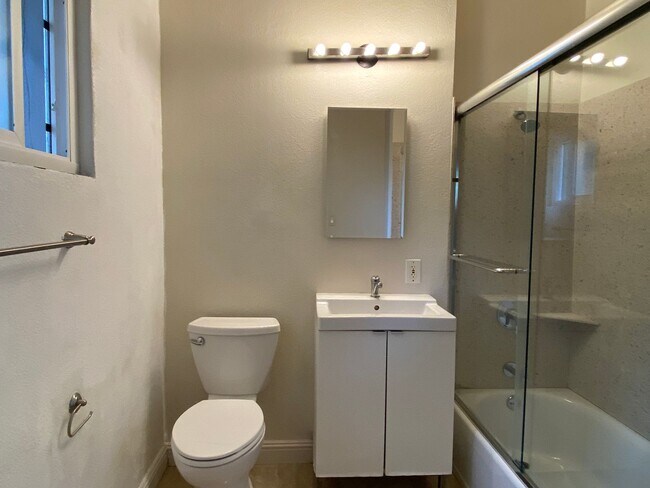 Foto del edificio - Updated 1 Bedroom with 1 Bath in Mountain ...