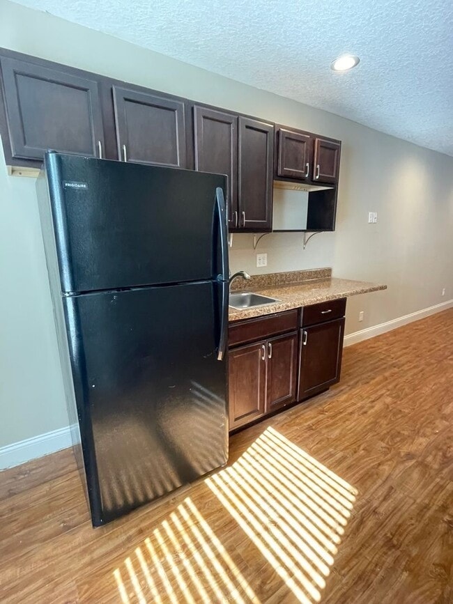 Building Photo - Downtown Tavares Studio Apartment