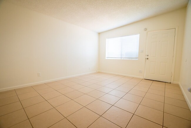 Foto del edificio - 3 Bedroom, 2 Bath Home, 1 Car Garage, Larg...