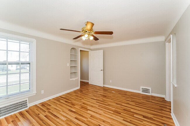 Foto del edificio - 19430 Monterey Ave