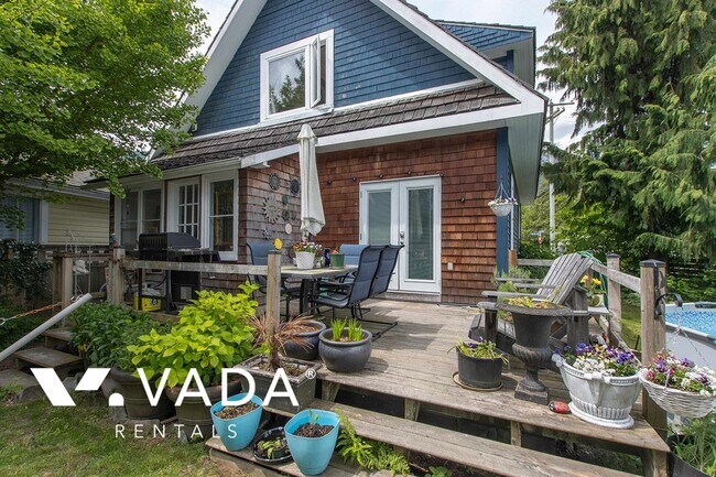 Photo du bâtiment - Downtown 3 Bedroom 2 Level House Rental 37...