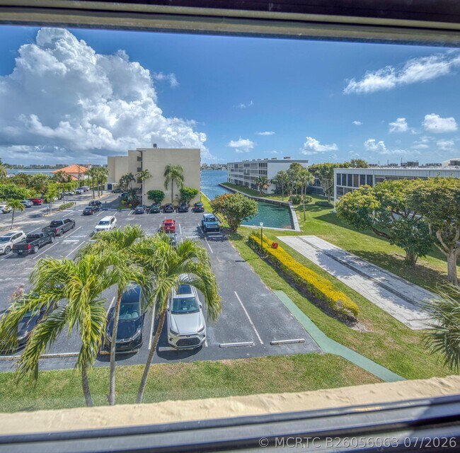 Foto del edificio - 890 N Federal Hwy