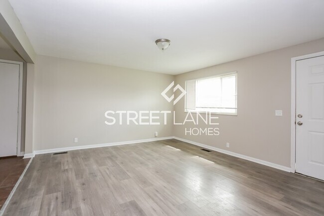 Building Photo - Charming 3 bed/1 bath in London