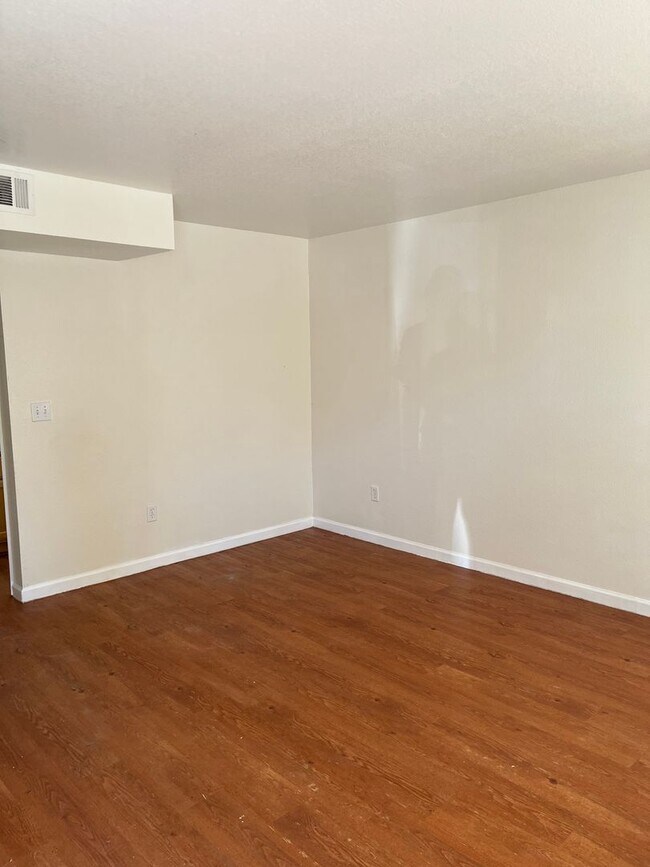 Building Photo - Lee 8-Plex
