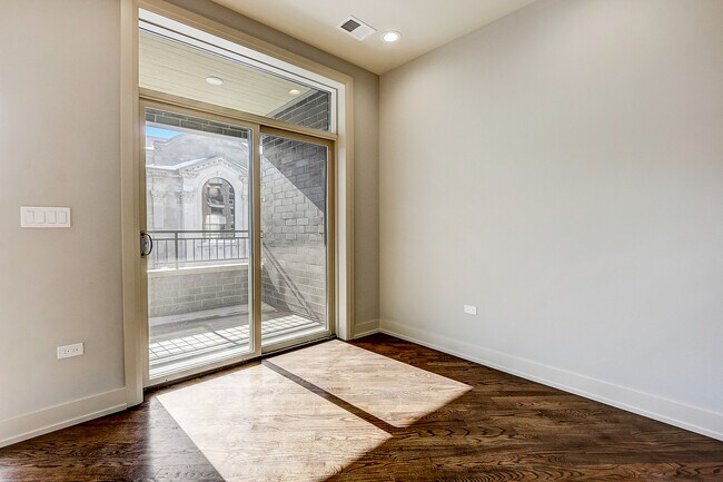 Building Photo - 6349 S Woodlawn Ave