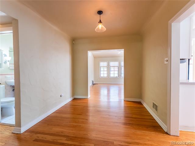 Foto del edificio - 888 S Josephine St