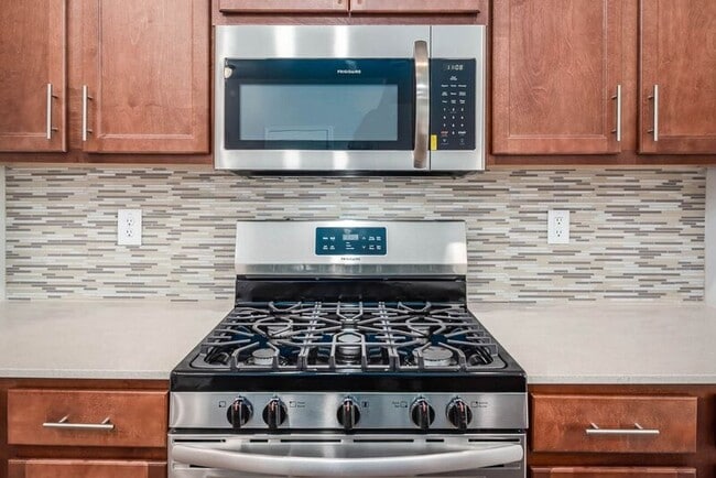 Building Photo - 1202 Homecoming Wy