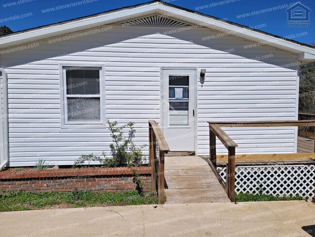Building Photo - 4436 S Creek Rd