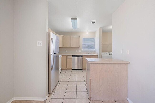 Foto del edificio - 2214 Katy Ln