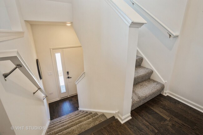 Building Photo - 2231 Parkside Dr