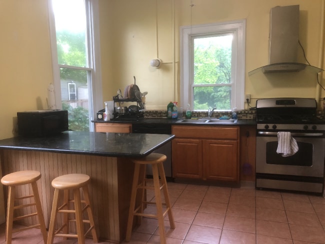 Building Photo - 206 Schuyler Pl