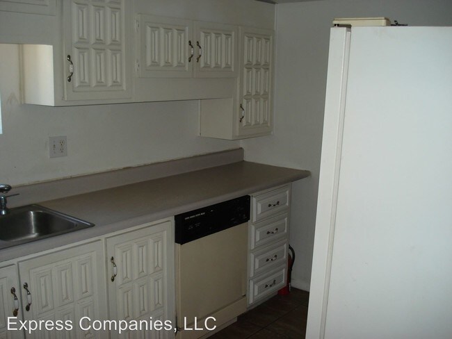 Building Photo - 205 E 5th Ave