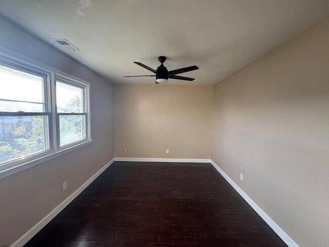 Foto del edificio - 352-354 Hampshire Drive Unit