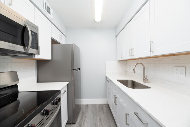 Foto del edificio - 1401 NE 17th Ct