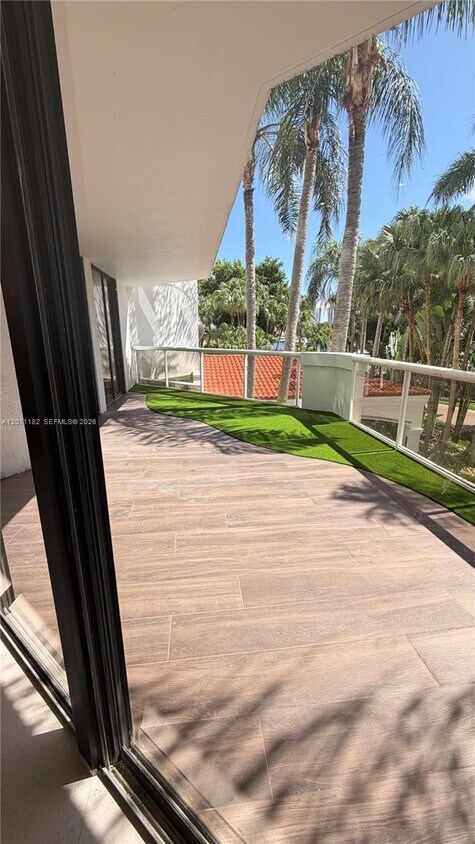 Foto del edificio - 3610 Yacht Club Dr