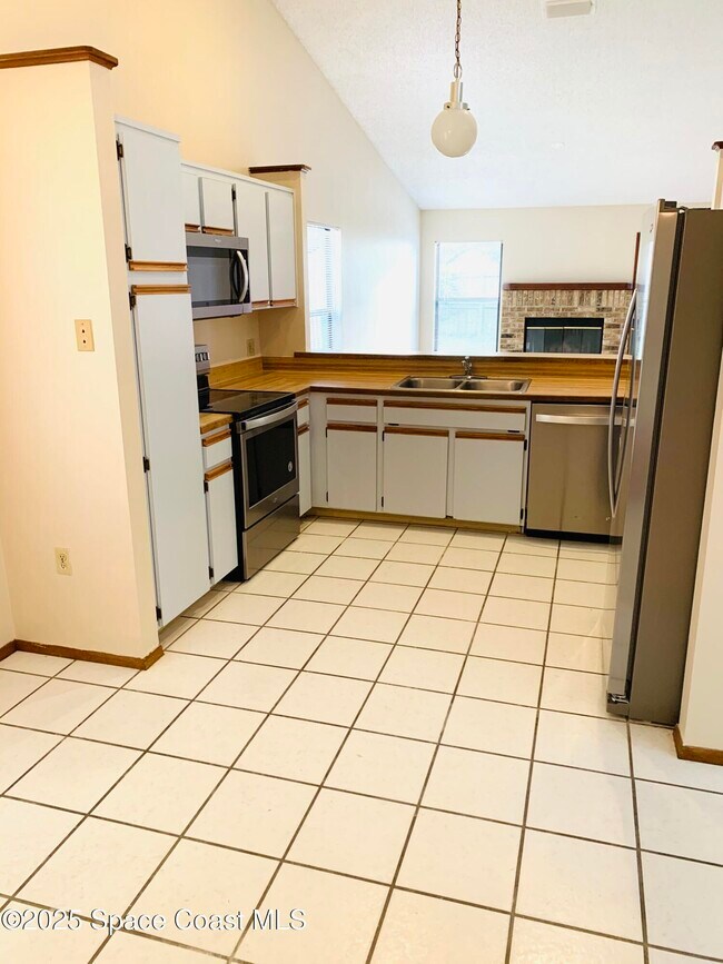 Foto del edificio - 1524 Clover Cir